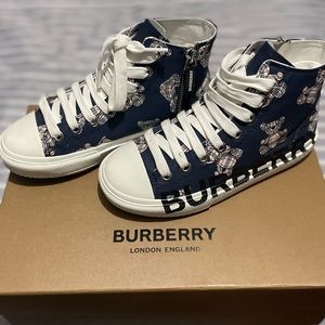 Burberry sneakers. Size EUR 32- size 1 (US)